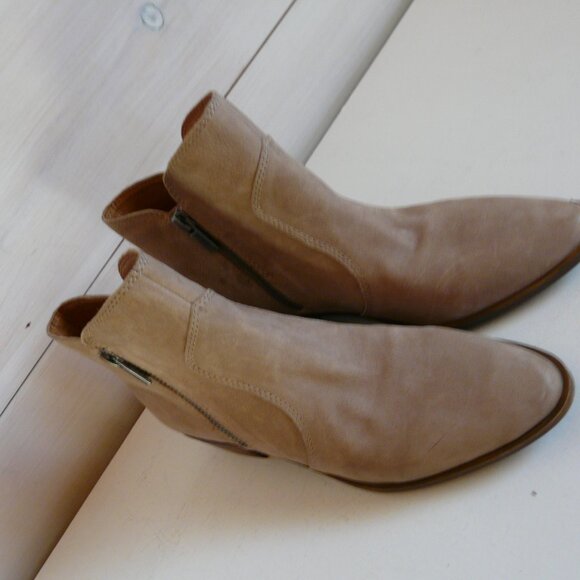 Lucky Brand Suede Leather Ankle Bootie Size 6.5 US Tan Side Zip Heel - Picture 13 of 16